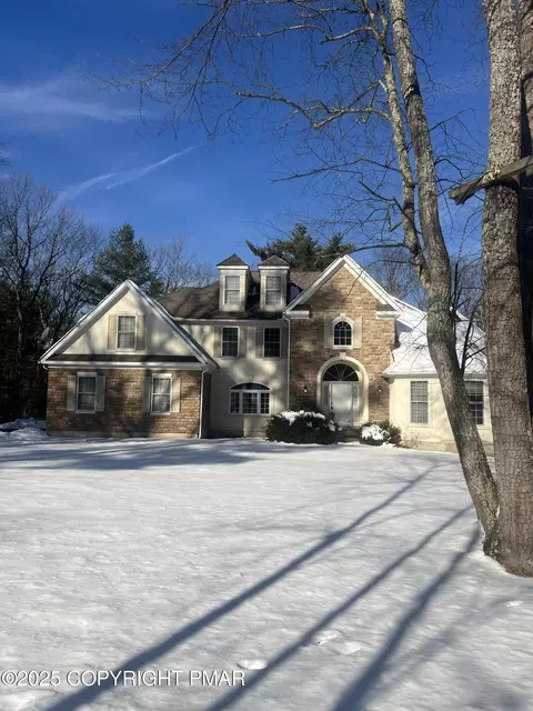 371 Joanne Ct, Bartonsville, PA 18321