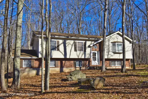 8212 Pine Grove Dr, East Stroudsburg, PA 18301
