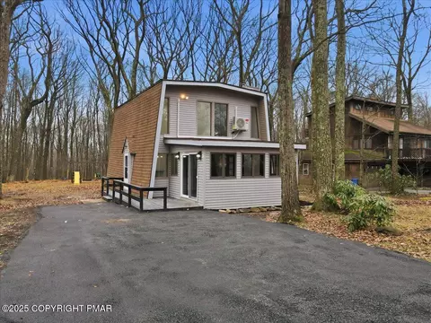 3217 Hamlet Dr, Tobyhanna, PA 18466
