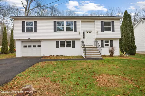 1717 Gordon Ln, Tobyhanna, PA 18466
