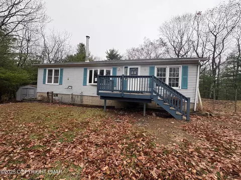 122 Plum Ln, Dingmans Ferry, PA 18328