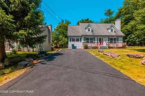 7021 Vista Dr, Tobyhanna, PA 18466