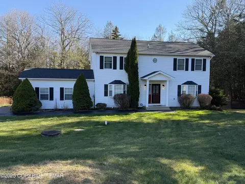 278 Mcnamara Ln, Tobyhanna, PA 18466