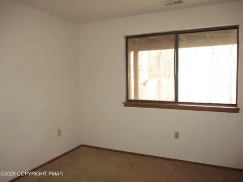 Bedroom - 159 Stream Ct, Bushkill, PA 18324 photo 3 of 3