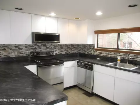 Kitchen - 159 Stream Ct, Bushkill, PA 18324 photo 1 of 1