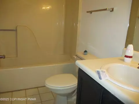 Bath - 159 Stream Ct, Bushkill, PA 18324 photo 4 of 4