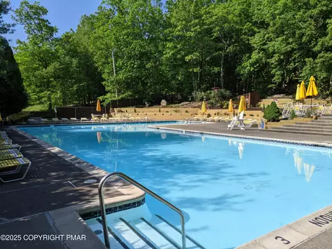 Exterior - 159 Stream Ct, Bushkill, PA 18324 photo 4 of 5