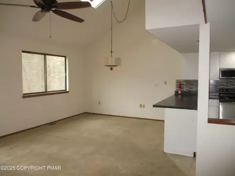 Living - 159 Stream Ct, Bushkill, PA 18324 photo 1 of 4