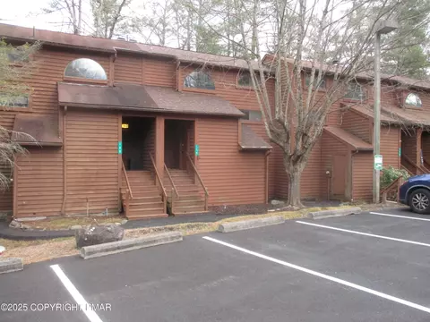Exterior - 159 Stream Ct, Bushkill, PA 18324 photo 1 of 5