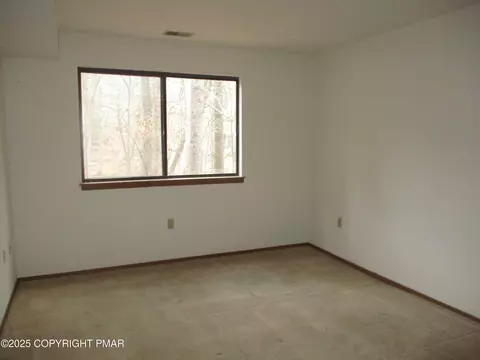 Bedroom - 159 Stream Ct, Bushkill, PA 18324 photo 1 of 3