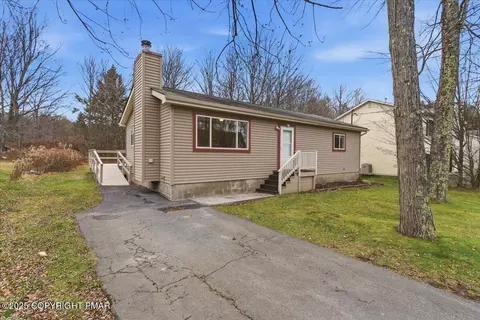 1120 Trapper Ln, Pocono Summit, PA 18346