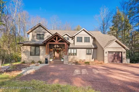 165 Split Rock Ln, Pocono Pines, PA 18350