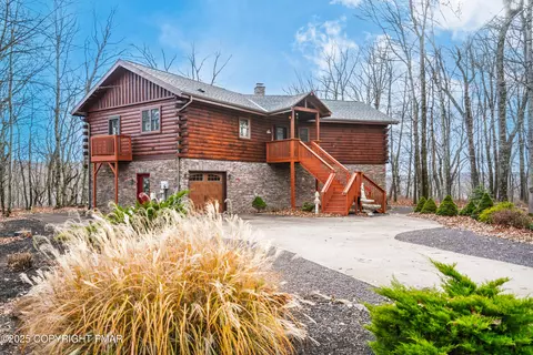 720 Turnberry Ln, Hazle Township, PA 18202