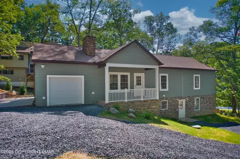 269 Stafford Dr, Bushkill, PA 18324
