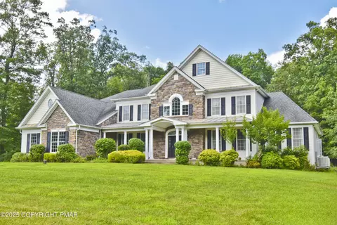 120 Hampton Dr, Mount Bethel, PA 18343