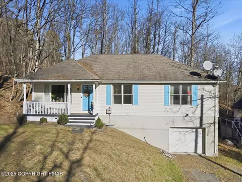 102 Longshore Cir, East Stroudsburg, PA 18302