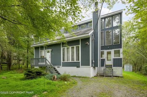 126 Shawnee Dr, Pocono Lake, PA 18347