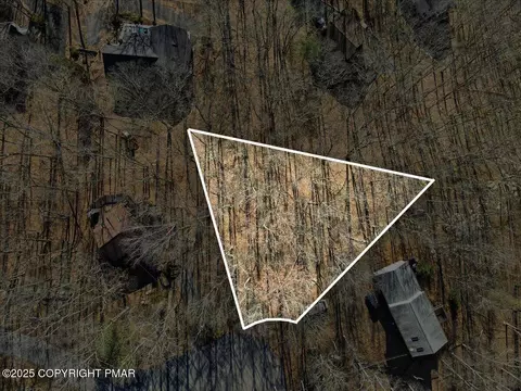 1652 Sec 7 Exeter Way, Bushkill, PA 18324