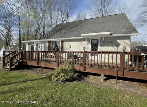 181 Cedar Dr, Long Pond, PA 18334
