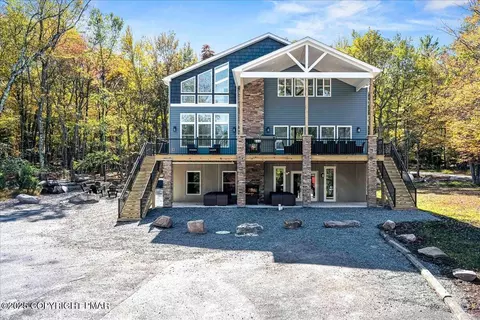 245 S Lake Dr, Lake Harmony, PA 18624