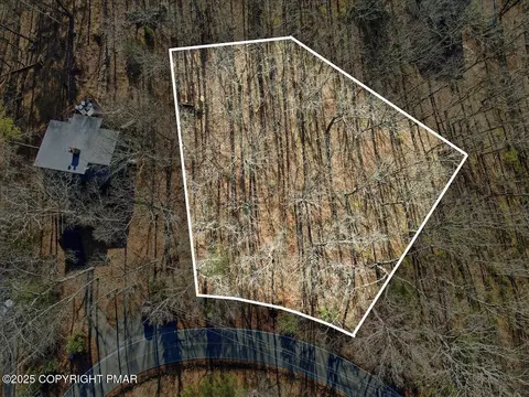 1875 Sec 4 Stafford Dr, Bushkill, PA 18324