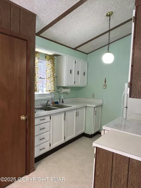 37 Gopher Gap Ln, White Haven, PA 18661 photo 5