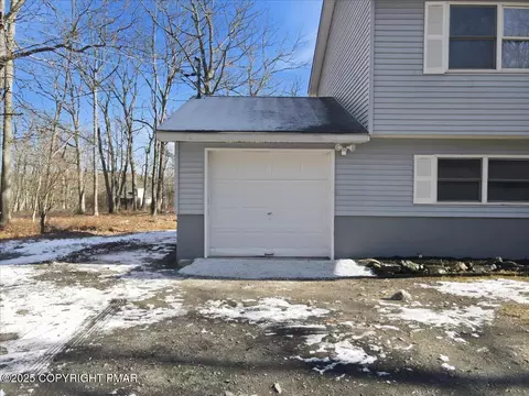 Exterior - 1397 Bear Dr, Bushkill, PA 18324 photo 4 of 8