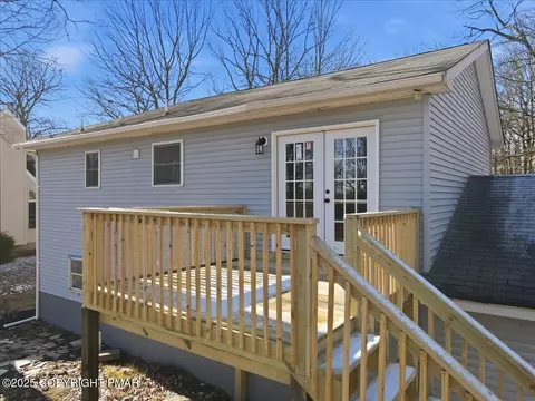 Exterior - 1397 Bear Dr, Bushkill, PA 18324 photo 6 of 8