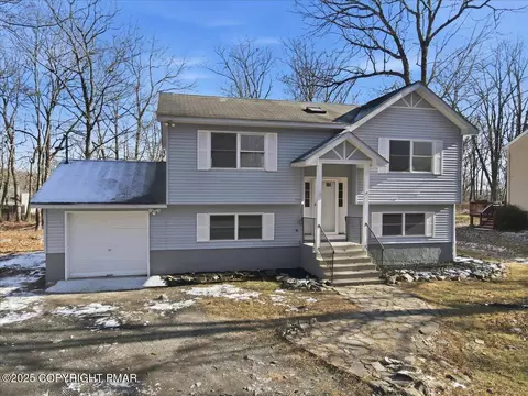 1397 Bear Dr, Bushkill, PA 18324