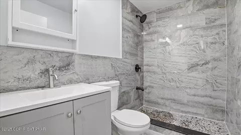 Bath - 1397 Bear Dr, Bushkill, PA 18324 photo 1 of 1