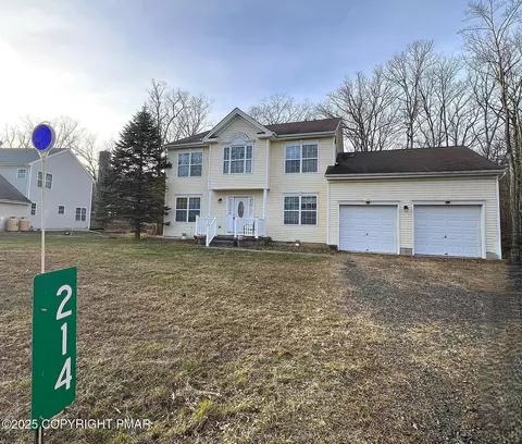 214 Kensington Dr, Bushkill, PA 18324