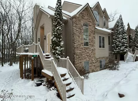 42 Mountainwoods Dr, Lake Harmony, PA 18624
