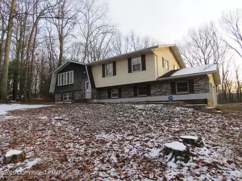 5186 Spring Dr, Swiftwater, PA 18370