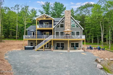 217 S Lake Dr, Lake Harmony, PA 18624