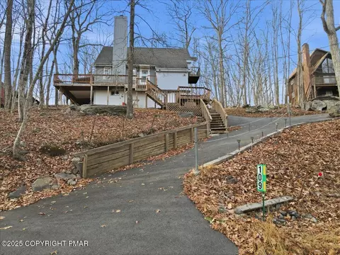 109 Saunders Dr, Bushkill, PA 18324