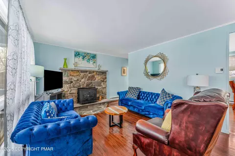 107 W Creek View Dr, Clifton Township, PA 18424