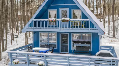 107 W Creek View Dr, Clifton Township, PA 18424