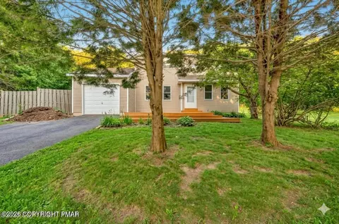 405 Skyline Dr, Blakeslee, PA 18610