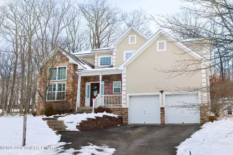 5129 Hemlock Ln, Tamiment, PA 18371