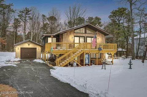 400 Clearview Dr, Long Pond, PA 18334