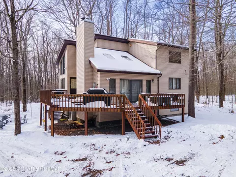 178 Cardinal Dr, Clifton Township, PA 18424