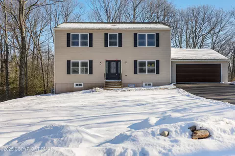 14 Stonegate Ct, Mount Pocono, PA 18344