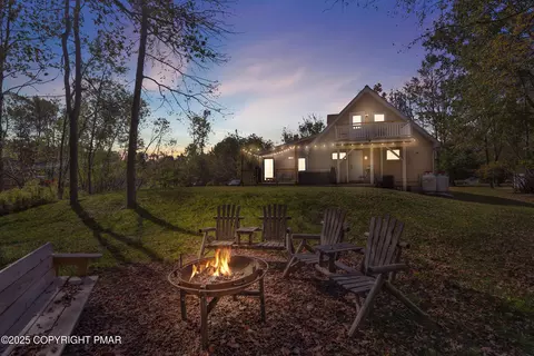 142 Driftwood Dr, Pocono Lake, PA 18347