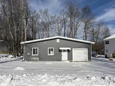 9406 Juniper Dr, Tobyhanna, PA 18466