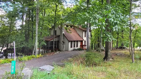 188 Radcliff Rd, Bushkill, PA 18324