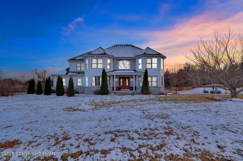 145 Crystal Ter, Mount Bethel, PA 18343