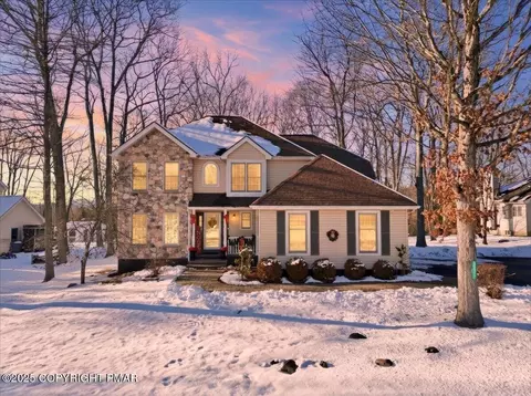 161 Escoll Dr, East Stroudsburg, PA 18301