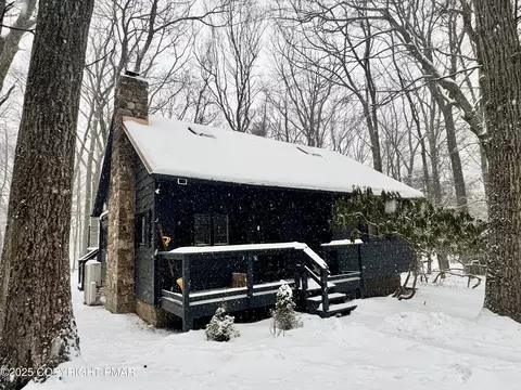 24 Split Rock Rd, Lake Harmony, PA 18624
