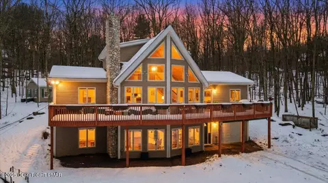 115 Pioneer Dr, Lackawaxen, PA 18435