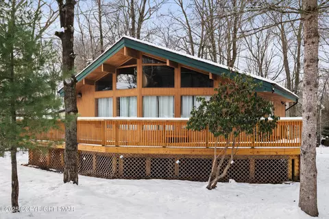 7377 Ventnor Dr, Tobyhanna, PA 18466